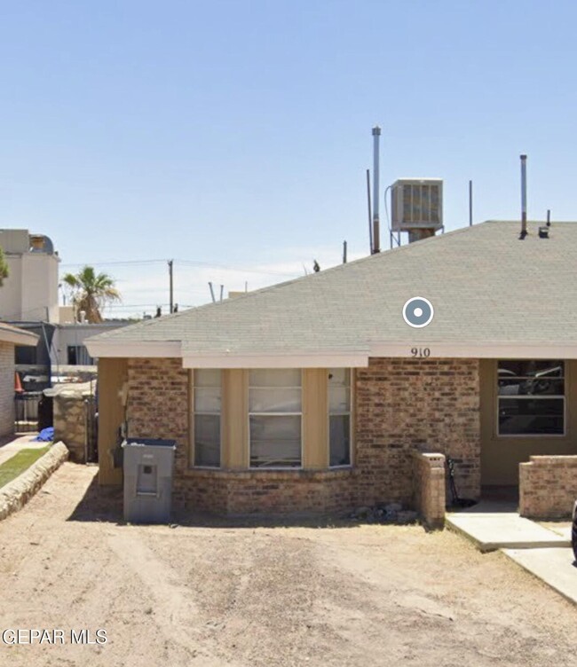 property at 910 Destello Rd