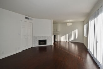 15128 Burbank Blvd, Unit 28-108 in Los Angeles, CA - Building Photo - Building Photo