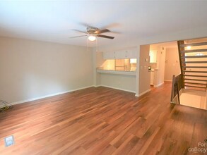 1319 Maple Shade Ln in Charlotte, NC - Foto de edificio - Building Photo