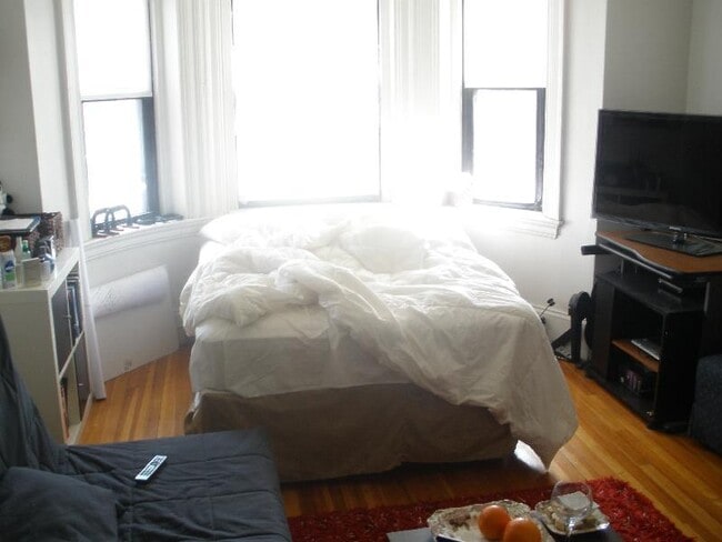 533 Newbury St, Unit 2F in Boston, MA - Foto de edificio - Building Photo