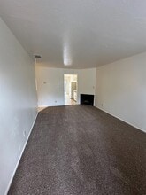 471 Minnewawa Ave in Clovis, CA - Building Photo - Building Photo