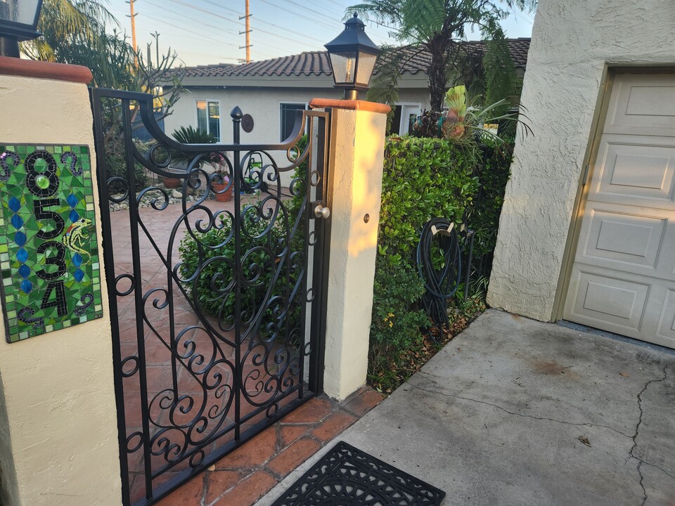8534 Beverly Dr in San Gabriel, CA - Building Photo