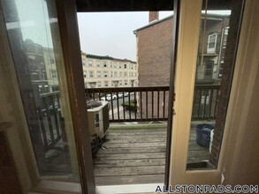 1137 Commonwealth Ave in Boston, MA - Foto de edificio - Building Photo