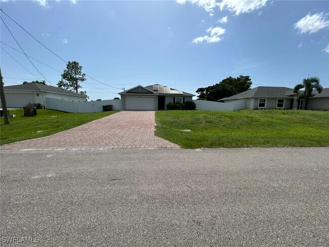 3904 NE 8th Pl in Cape Coral, FL - Building Photo - Building Photo