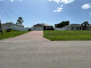 3904 NE 8th Pl in Cape Coral, FL - Foto de edificio - Building Photo