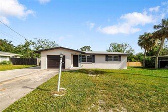 6051 Carlton Ave in Sarasota, FL - Building Photo - Building Photo