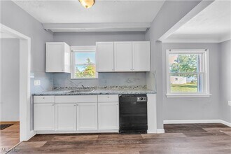 21150 Tracy Ave in Euclid, OH - Building Photo - Building Photo