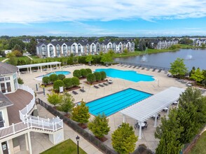 The Harbours Apartments in Clinton Township, MI - Foto de edificio - Building Photo