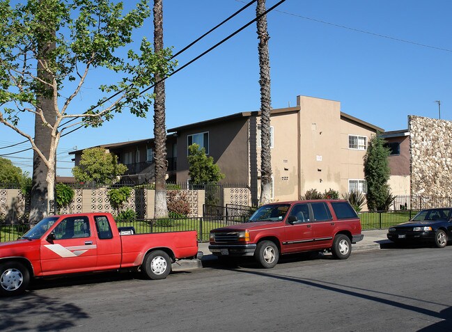 Townsend Apartments in Santa Ana, CA - Foto de edificio - Building Photo