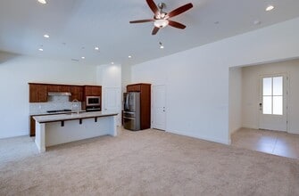 4155 Twain Ave in Clovis, CA - Foto de edificio - Building Photo
