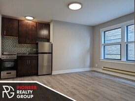 4542 N Damen Ave, Unit 210 in Chicago, IL - Building Photo