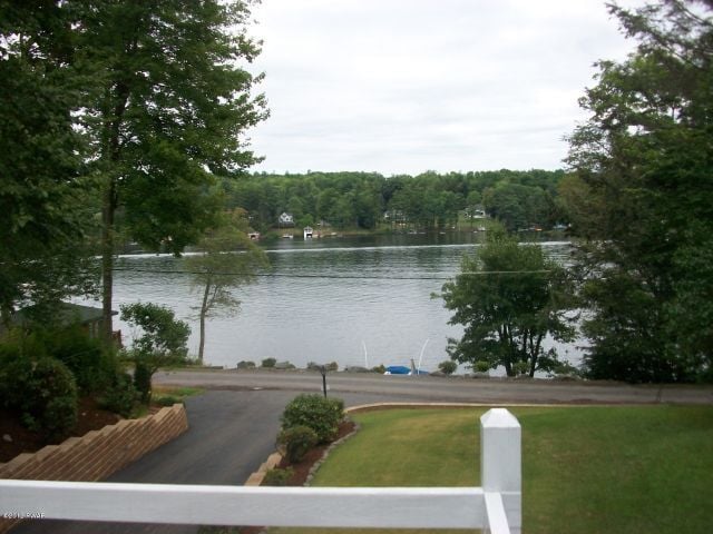 126 W Shore Dr in Lake Ariel, PA - Foto de edificio - Building Photo