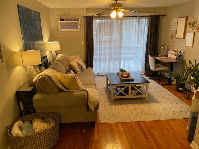 108 Oakwood Ave in West Hartford, CT - Building Photo - Building Photo