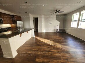 22074 Barrington Way in Santa Clarita, CA - Building Photo - Building Photo