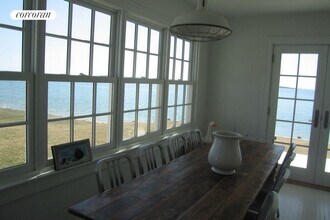 80 Peconic Ave in Shelter Island, NY - Foto de edificio - Building Photo