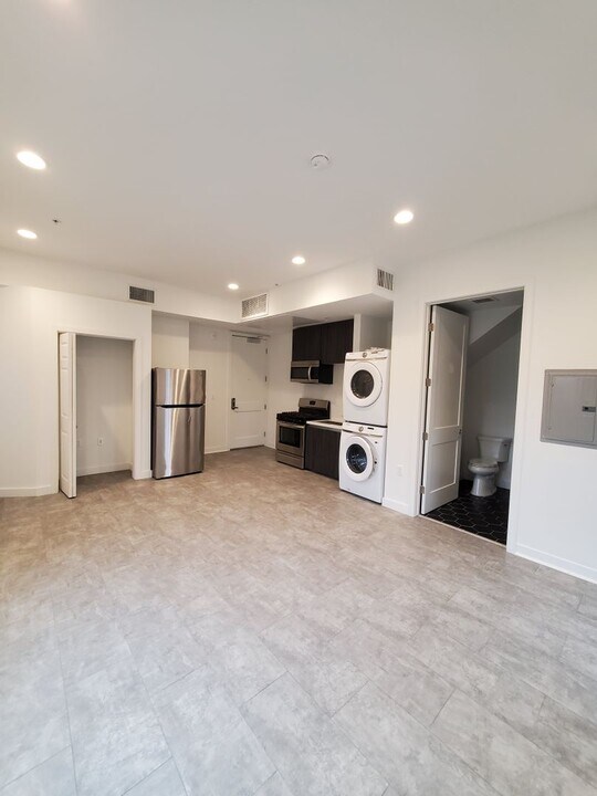 519 Normandie Ave in Los Angeles, CA - Building Photo