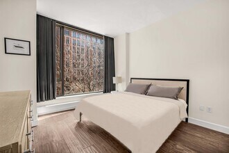 505 Greenwich St in New York, NY - Building Photo - Building Photo