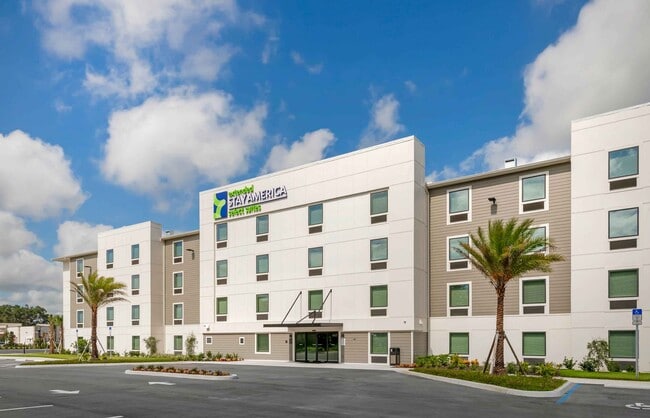 Furnished Studio-Wildwood