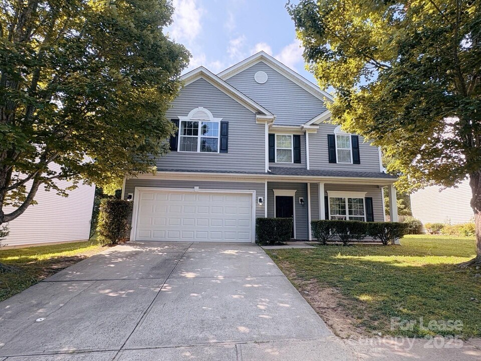 4204 Lawrence Daniel Dr in Matthews, NC - Foto de edificio