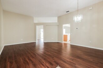 311 Chardonnay Pl in Valrico, FL - Building Photo - Building Photo
