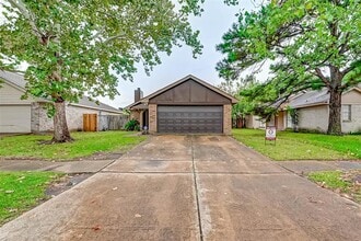 17435 Glenmorris Dr in Houston, TX - Building Photo - Building Photo