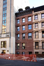 133 W 70th St in New York, NY - Foto de edificio - Building Photo