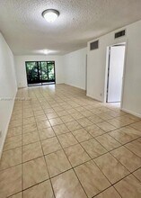 3101 Oakland Shores Dr in Oakland Park, FL - Building Photo - Building Photo