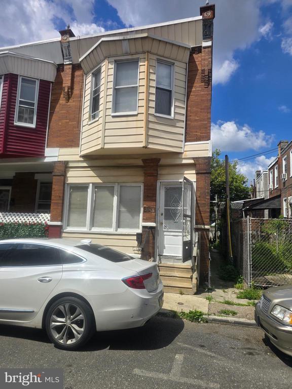 property at 556 N Wanamaker St
