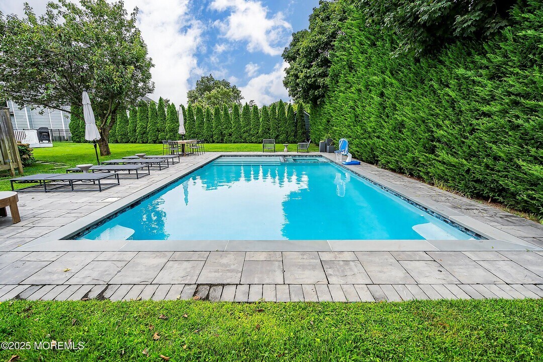 2163 Village Rd in Sea Girt, NJ - Foto de edificio