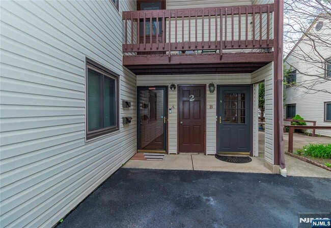 2 Pulaski Pl in Hackensack, NJ - Building Photo - Building Photo
