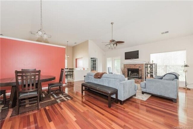 11823 Harris Ridge Dr in Charlotte, NC - Building Photo - Building Photo