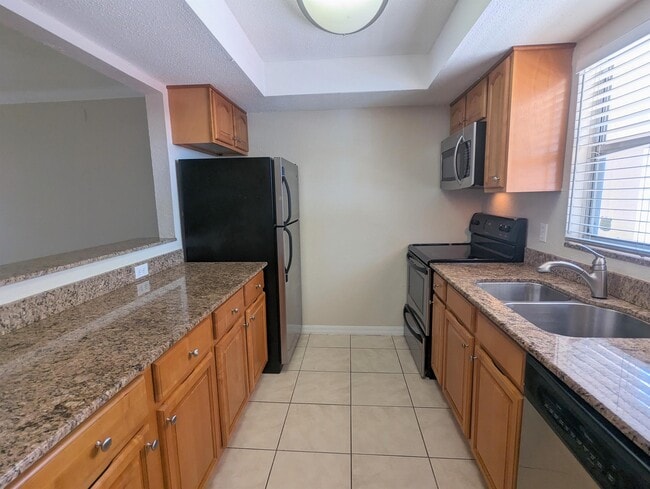 906 La Costa Cir in Sarasota, FL - Building Photo - Building Photo