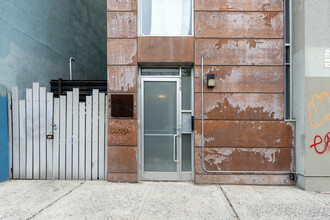 406 Lorimer St in Brooklyn, NY - Building Photo - Building Photo