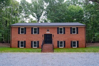 691 Timberlake Dr in Lynchburg, VA - Building Photo - Building Photo