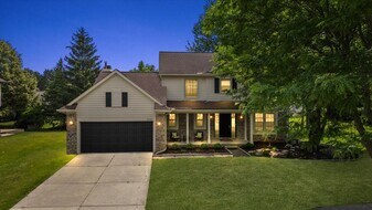 42683 Wimbleton Way in Novi, MI - Building Photo