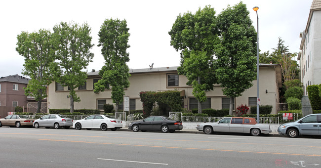 Woodman Villas in Sherman Oaks, CA - Building Photo - Building Photo