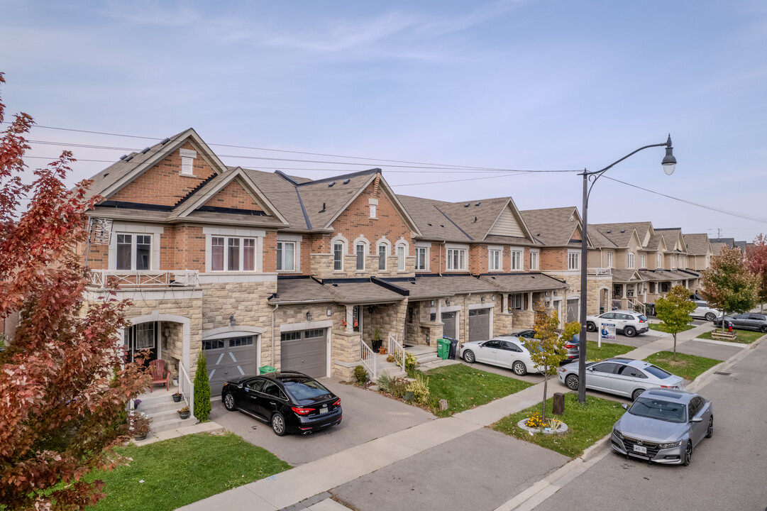 20 Daylight St in Brampton, ON - Building Photo