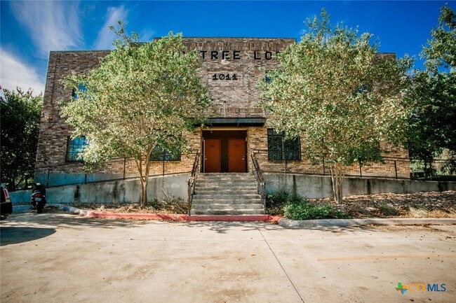 property at 1011 N LBJ Dr