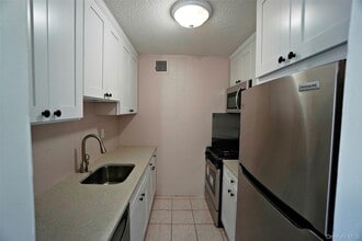 118-17 Union Tpke in Queens, NY - Building Photo - Building Photo