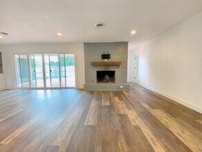 2402 Ventura Dr in Austin, TX - Building Photo - Building Photo