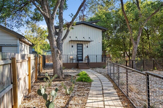 1100 Romeria Dr in Austin, TX - Building Photo - Building Photo