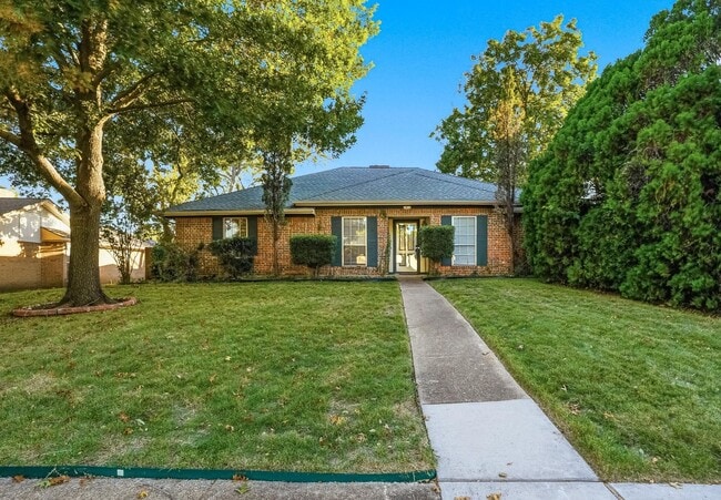 property at 1412 Woodcreek Dr