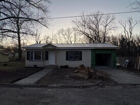 505 N Chapman Ave in Mountain Grove, MO - Building Photo