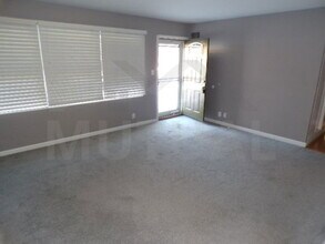 233 Essex St in Clawson, MI - Building Photo - Building Photo