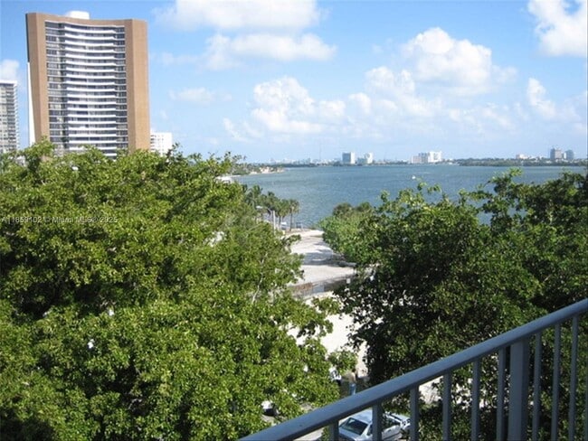 750 NE 64th St in Miami, FL - Building Photo - Building Photo