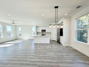 7302 Uloho Wy in Dallas, TX - Building Photo - Building Photo