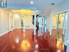 339 Tower Hill Rd in Richmond Hill, ON - Building Photo - Building Photo