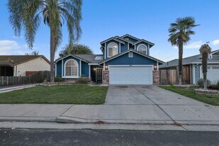 940 Collegeview Dr in Turlock, CA - Building Photo