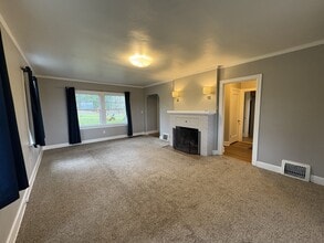 16093 SW Roy Rogers Rd in Sherwood, OR - Building Photo - Building Photo