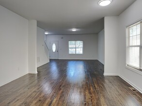 869 Hollywood Rd NW in Atlanta, GA - Building Photo - Building Photo